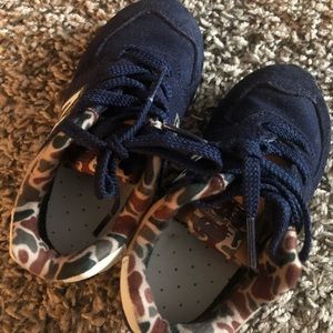 Toddler boy size 7 shoes new balance